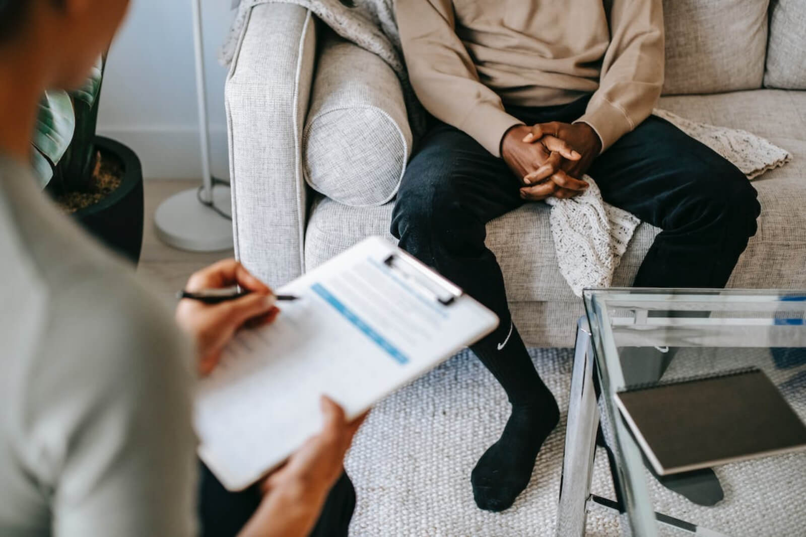 A patient talking to a doctor during a counselling session.